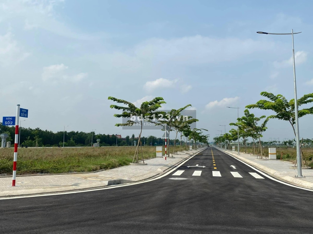 Chủ đi định cư nên cần ra gấp lô đất đẹp tại Đức Hòa, Long An, 21.8TR/m2