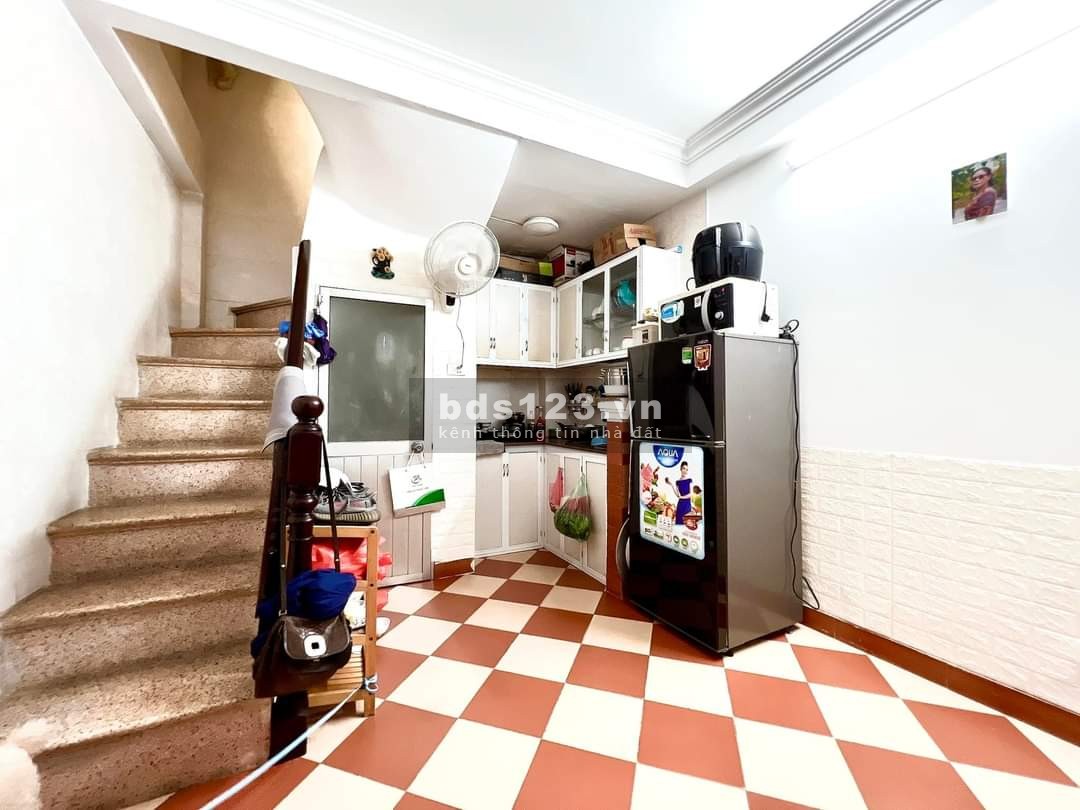 Chinh chủ cho thuê nguyên căn mới 4 tầng x 18m, phố Hoàng Hoa…