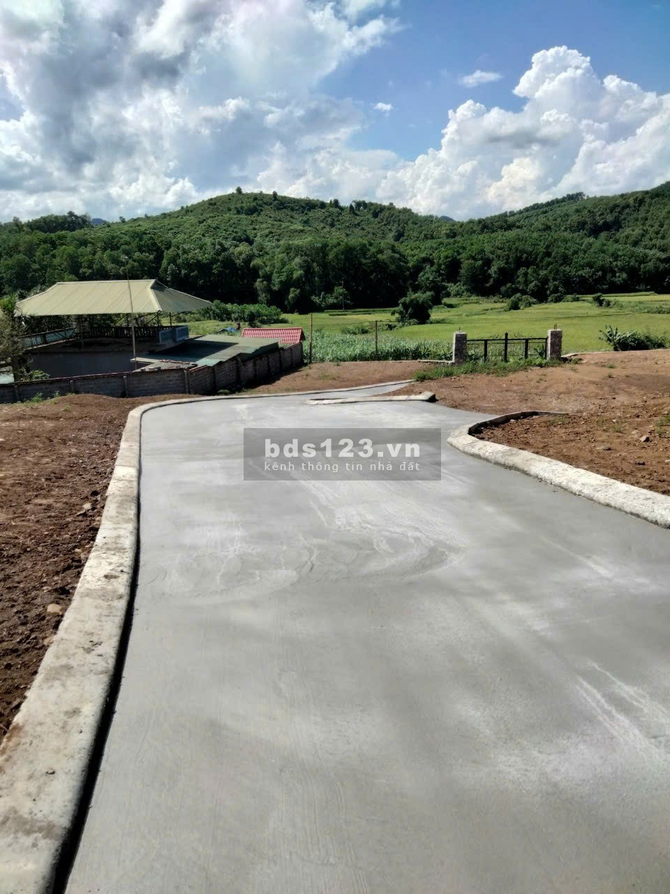 Chỉ hơn 3TR/M2 - Có ngay đất bám đường liên xã tại Lương…