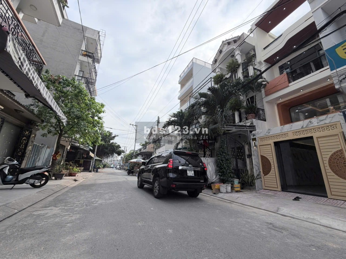 Nhà Bán Mới, Đường Nhựa, 4 Tầng, 5 Phòng, 4x16. Quận Tân Phú