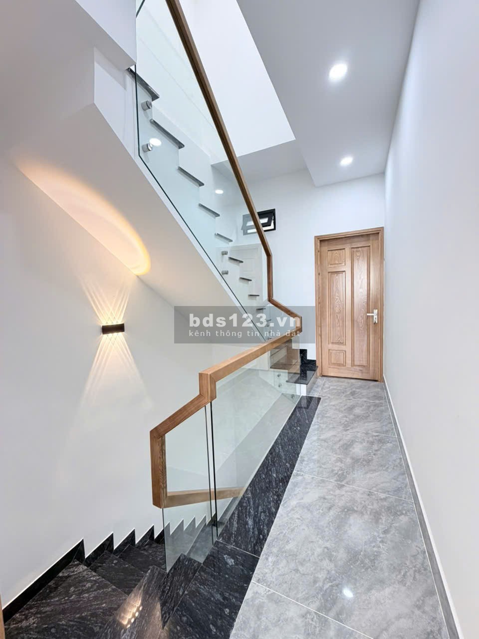 Nhà Bán Mới, Đường Nhựa, 4 Tầng, 5 Phòng, 4x16. Quận Tân Phú