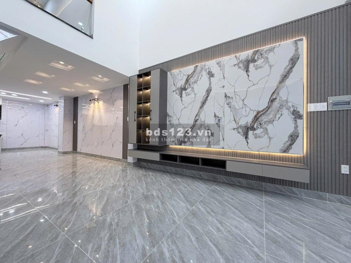 Nhà Bán Mới, Đường Nhựa, 4 Tầng, 5 Phòng, 4x16. Quận Tân Phú