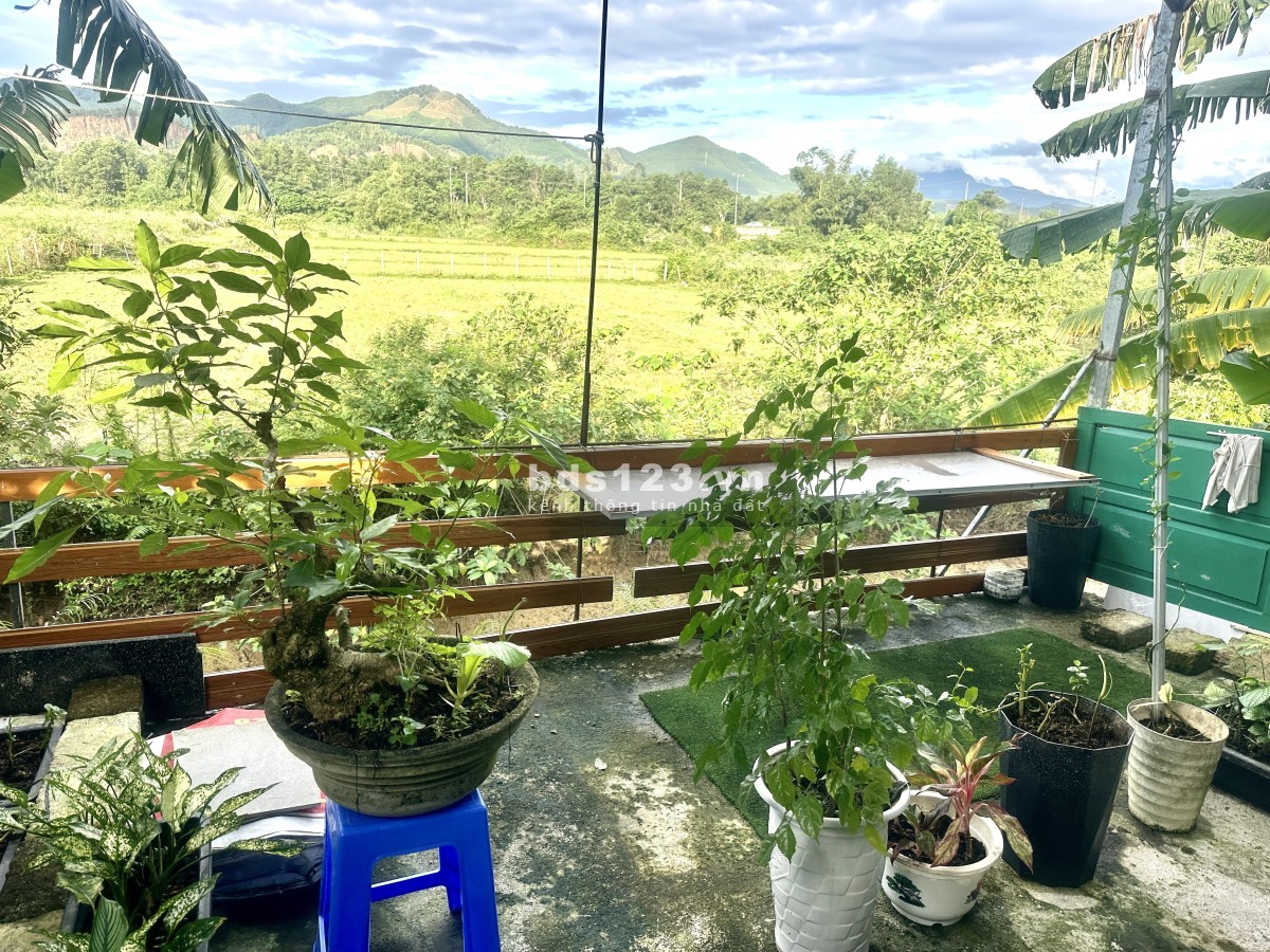 Cần bán nhà mặt tiền đường 10,5m xã Bà Nà