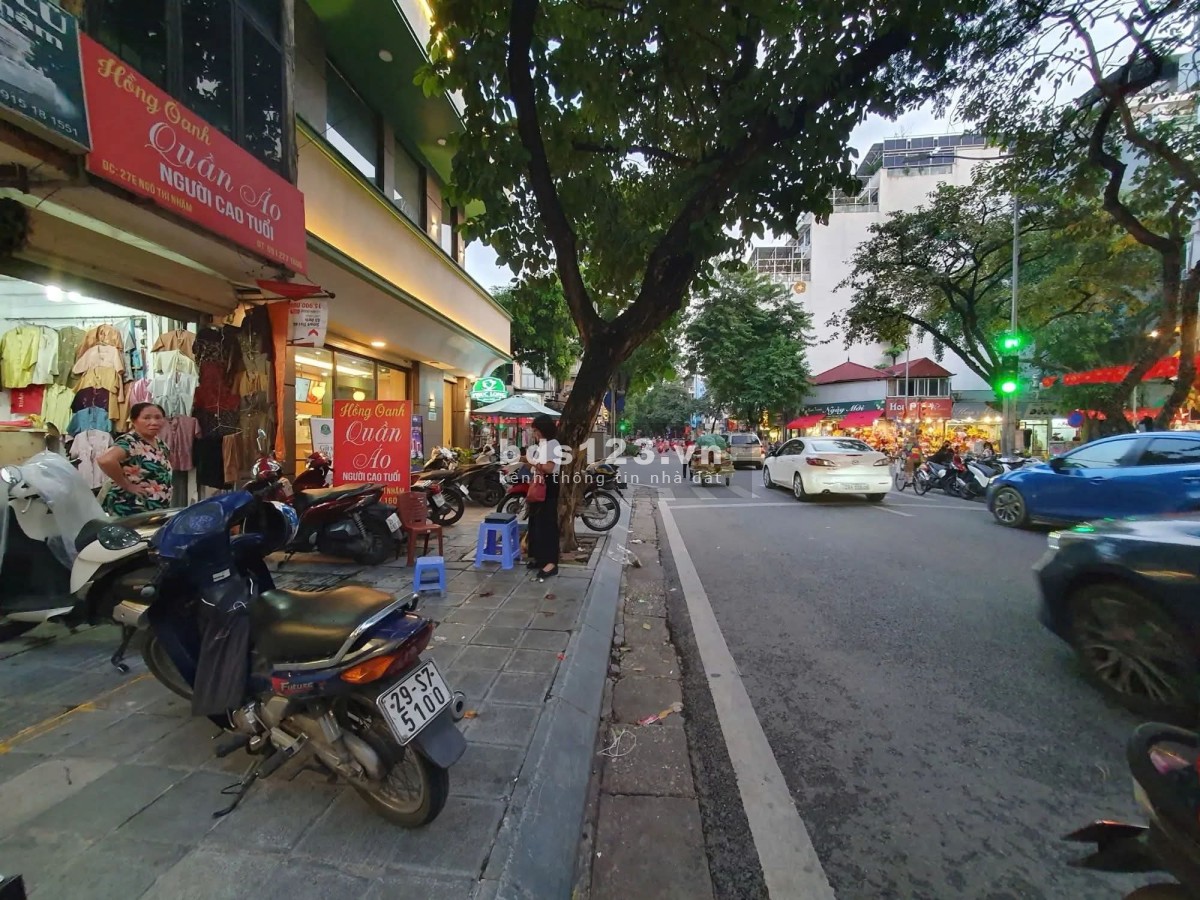 MẶT PHỐ NGÔ THÌ NHẬM – HAI BÀ TRƯNG VỈA HÈ RỘNG | KINH…