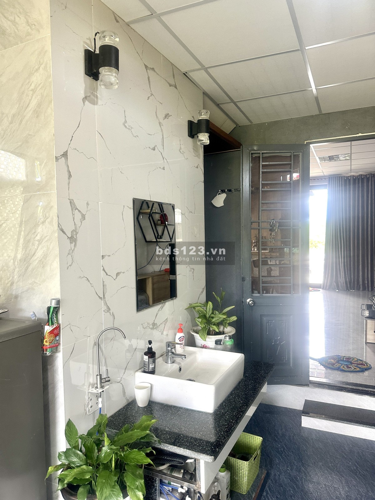 Cần bán nhà mặt tiền đường 10,5m xã Bà Nà