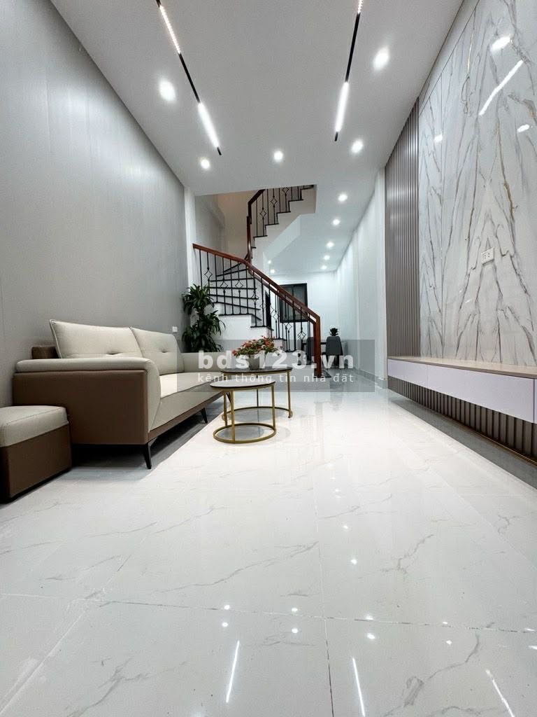 Nhà đẹp giá tốt 5 tầng tiện ích giao thông đa dạng