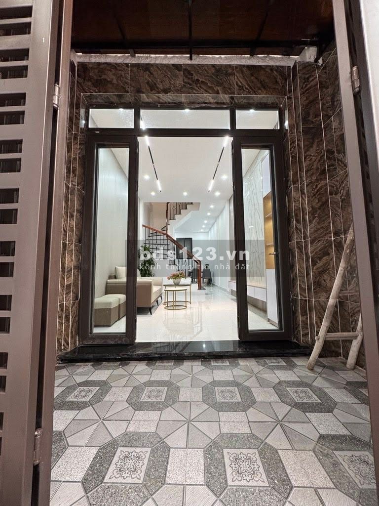 Nhà đẹp giá tốt 5 tầng tiện ích giao thông đa dạng