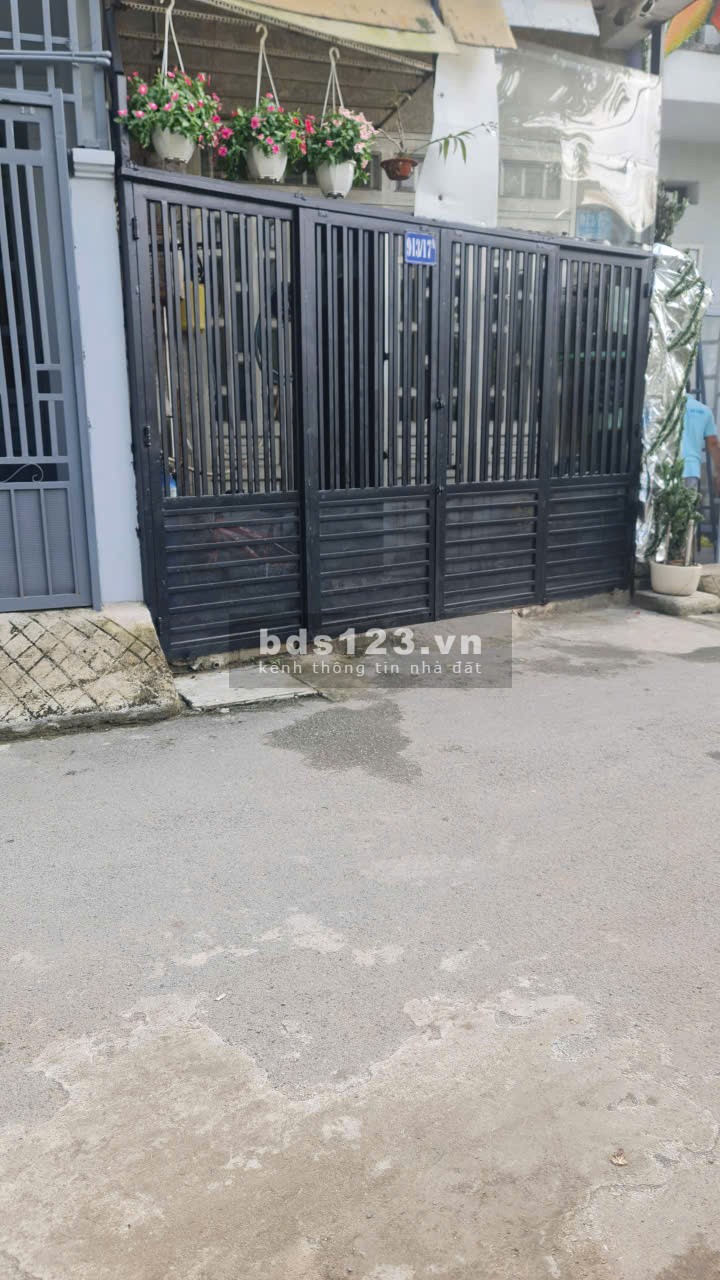 Chính chủ Bán nhà 1 trệt 1 lầu hẻm xe hơi tại Hà Huy Giáp Q12