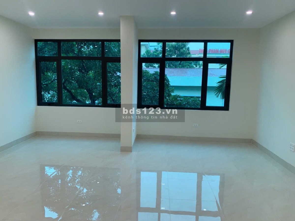 Cho thuê tòa văn phòng mới xây phố Nguyễn Chí Thanh, Đống Đa, Hà Nội