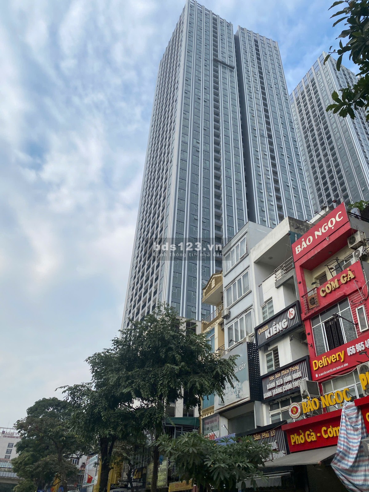 Bán căn hộ chung cư tại dự án The Charm An Hưng, 96m, Đông Nam,…