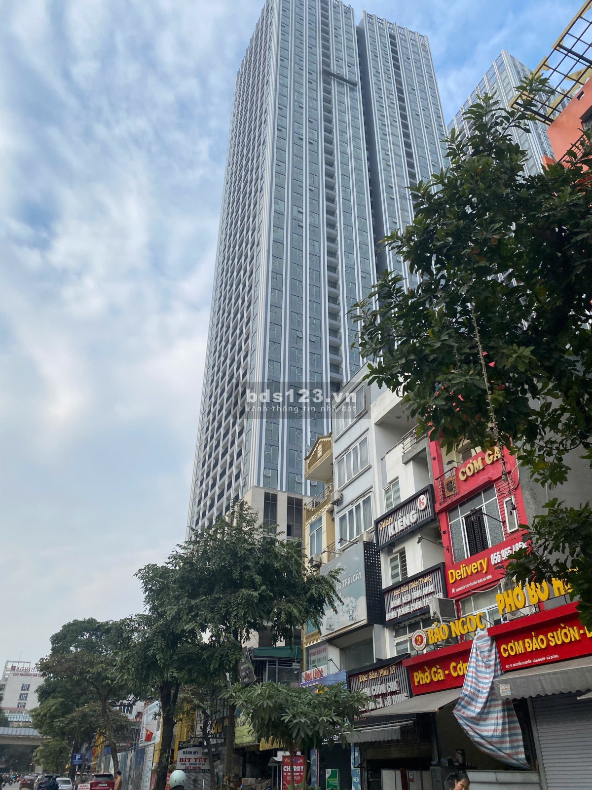 Bán căn hộ chung cư tại dự án The Charm An Hưng, 96m, Đông Nam,…