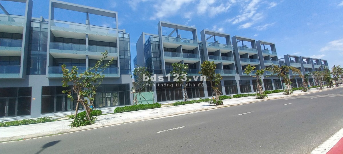 Bán NHANH shophouse 2 mặt tiền, 3 tầng 6x18m, ven biển Tuy…