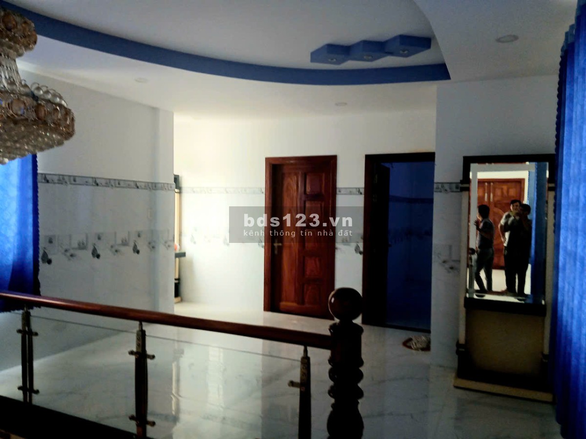 Ngôi nhà 2 tầng Chuẩn 3 Sao. ĐỐI DIỆN ĐƯỜNG HOA TẾT. BAO…