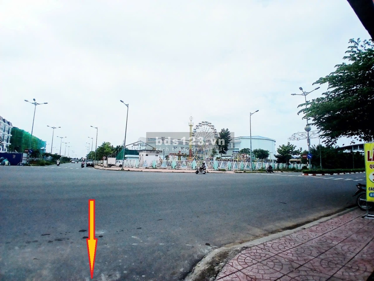 Ngôi nhà 2 tầng Chuẩn 3 Sao. ĐỐI DIỆN ĐƯỜNG HOA TẾT. BAO…