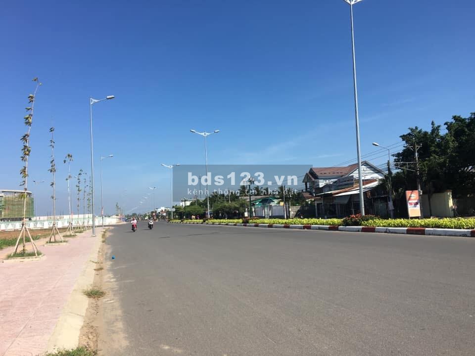 Ngôi nhà 2 tầng Chuẩn 3 Sao. ĐỐI DIỆN ĐƯỜNG HOA TẾT. BAO…