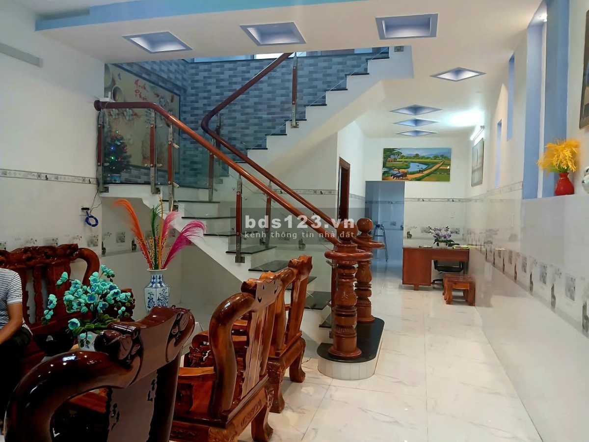 Ngôi nhà 2 tầng Chuẩn 3 Sao. ĐỐI DIỆN ĐƯỜNG HOA TẾT. BAO…