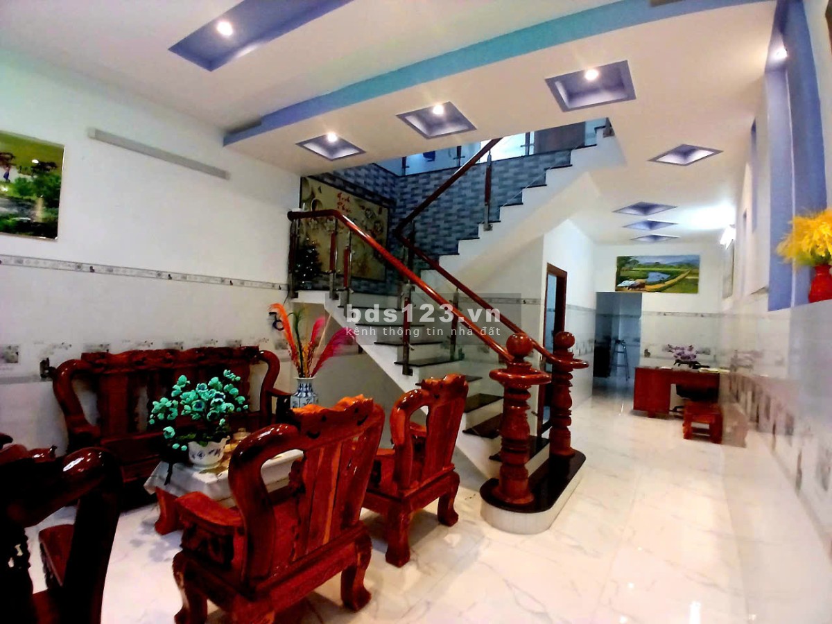 Ngôi nhà 2 tầng Chuẩn 3 Sao. ĐỐI DIỆN ĐƯỜNG HOA TẾT. BAO…