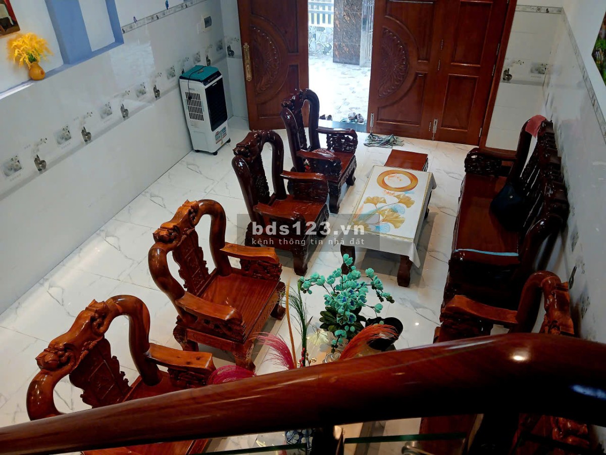 Ngôi nhà 2 tầng Chuẩn 3 Sao. ĐỐI DIỆN ĐƯỜNG HOA TẾT. BAO…