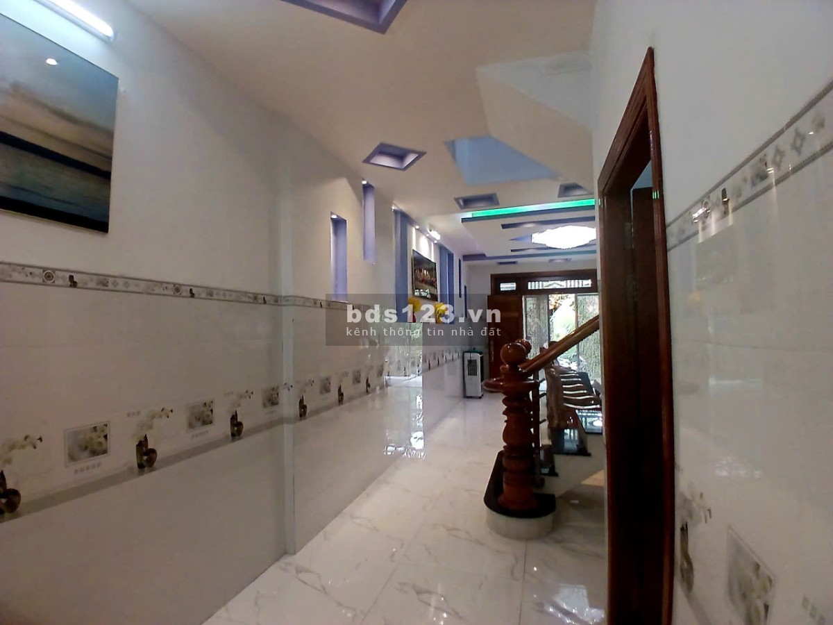 Ngôi nhà 2 tầng Chuẩn 3 Sao. ĐỐI DIỆN ĐƯỜNG HOA TẾT. BAO…