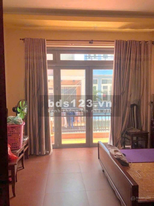 Chú Quang sắp đi định cư cần bán gấp nhà ngay sát mặt…