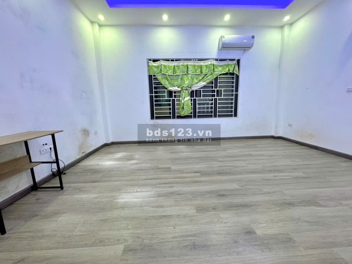 Cần bán nhà khu vực Mễ Trì 5T DT 36m2 - OTO -10m ra ngõ 7.95 TỶ