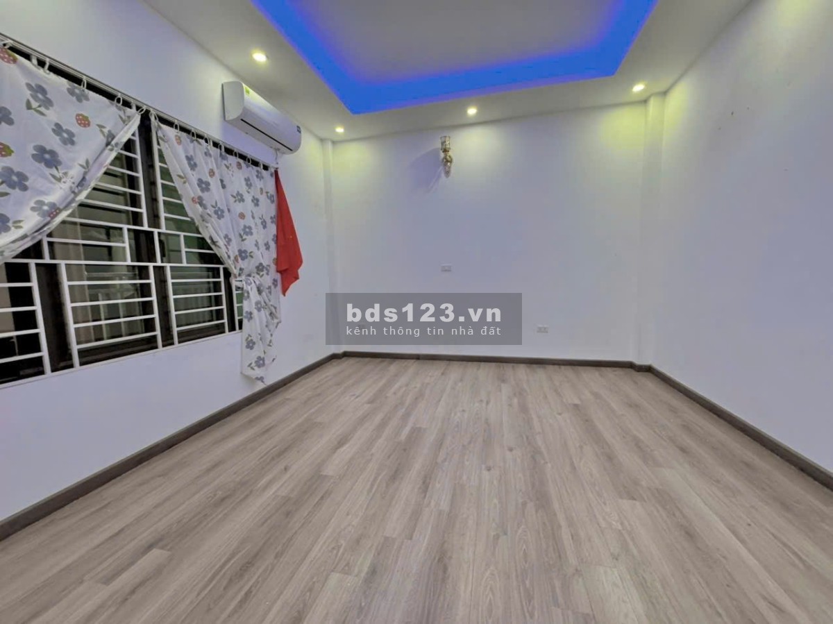 Cần bán nhà khu vực Mễ Trì 5T DT 36m2 - OTO -10m ra ngõ 7.95 TỶ