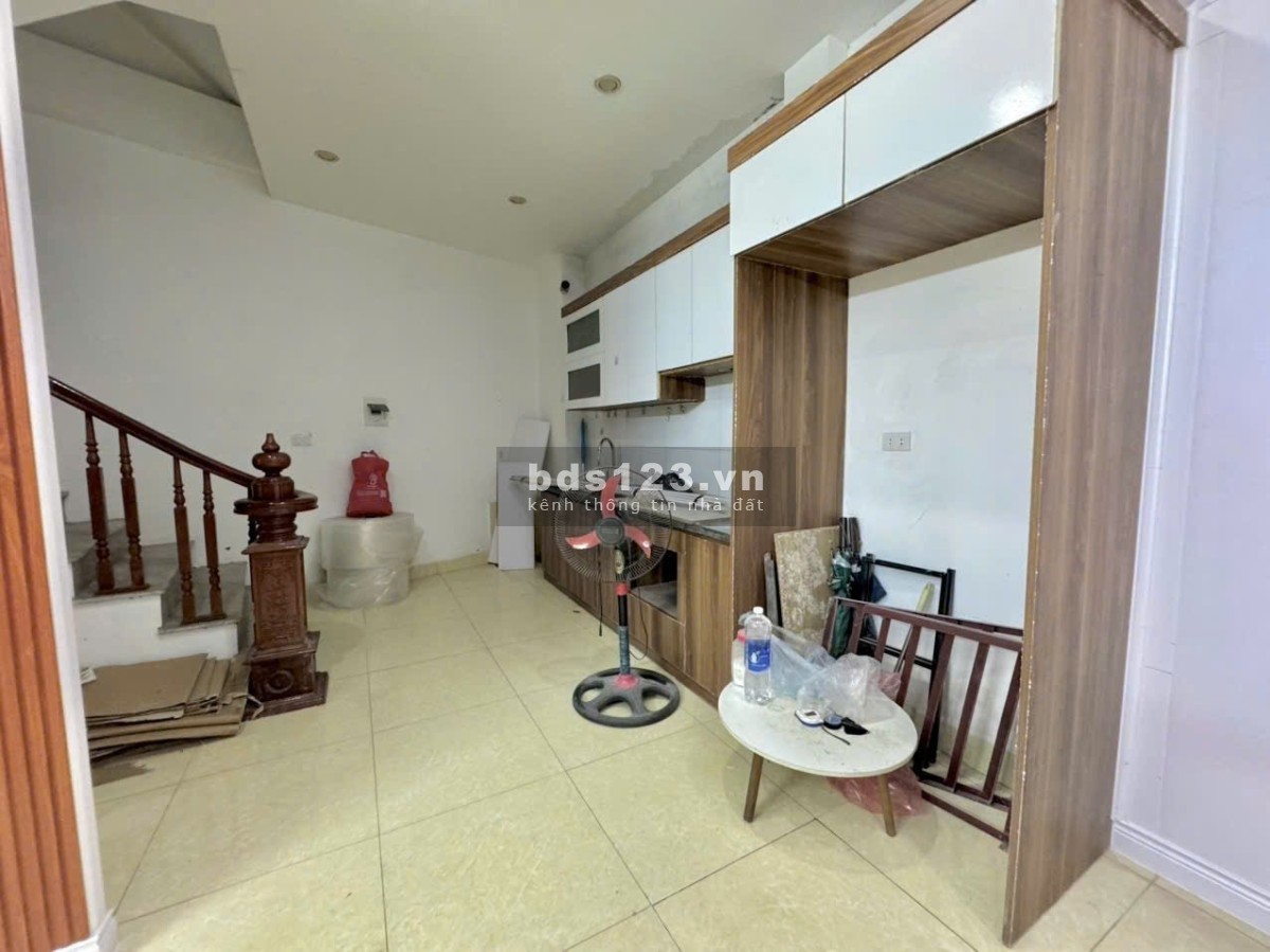 Cần bán nhà khu vực Mễ Trì 5T DT 36m2 - OTO -10m ra ngõ 7.95 TỶ