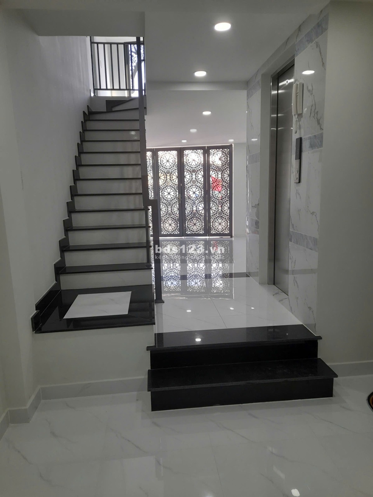 Siêu phẩm nhà 2 mặt tiền – 5 tầng – Có thang máy – Trung…