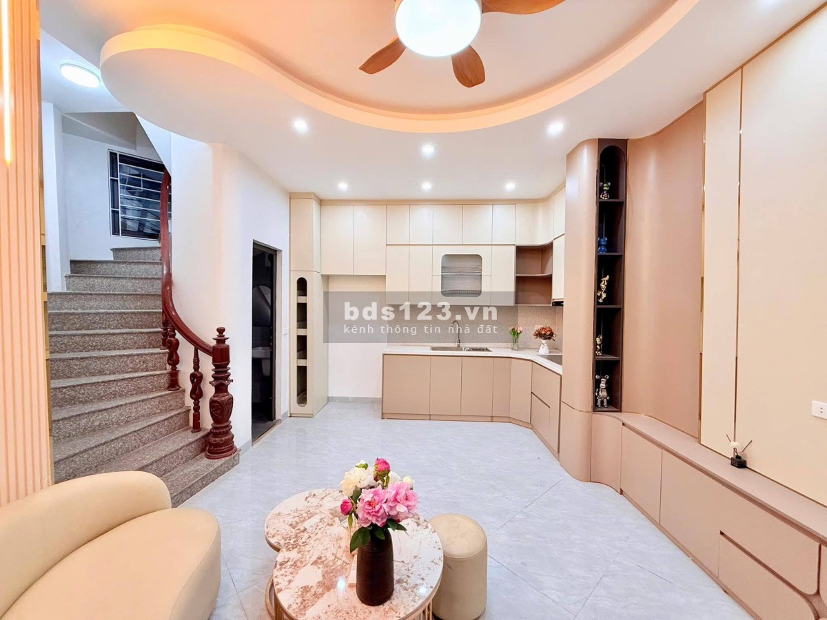 Nhà Đẹp, Ngõ Linh Quang, Đống Đa 31m, 5 tầng, mt 4m, giá 9.6 tỷ.