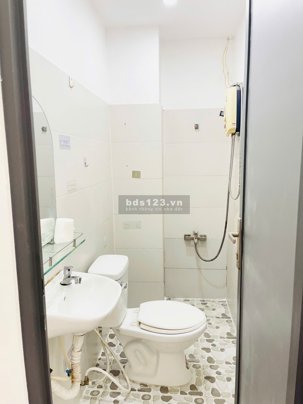 CHDV full nt ban công tách bếp Giải Phóng Tân Bình chỉ 5 triệu 300k