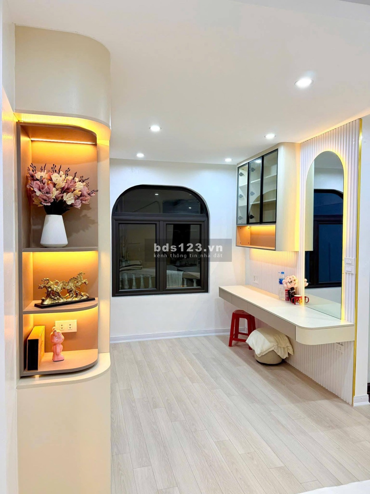 Nhà Đẹp, Ngõ Linh Quang, Đống Đa 31m, 5 tầng, mt 4m, giá 9.6 tỷ.