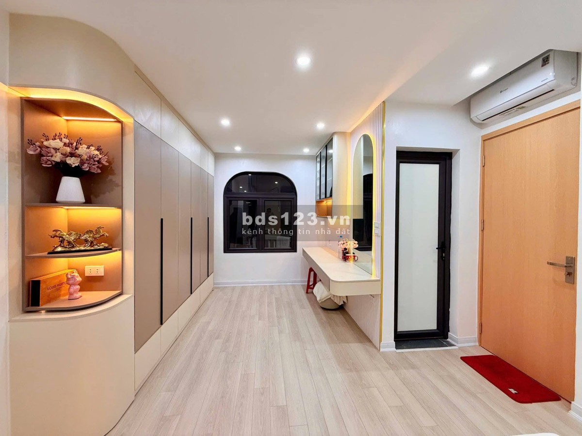 Nhà Đẹp, Ngõ Linh Quang, Đống Đa 31m, 5 tầng, mt 4m, giá 9.6 tỷ.