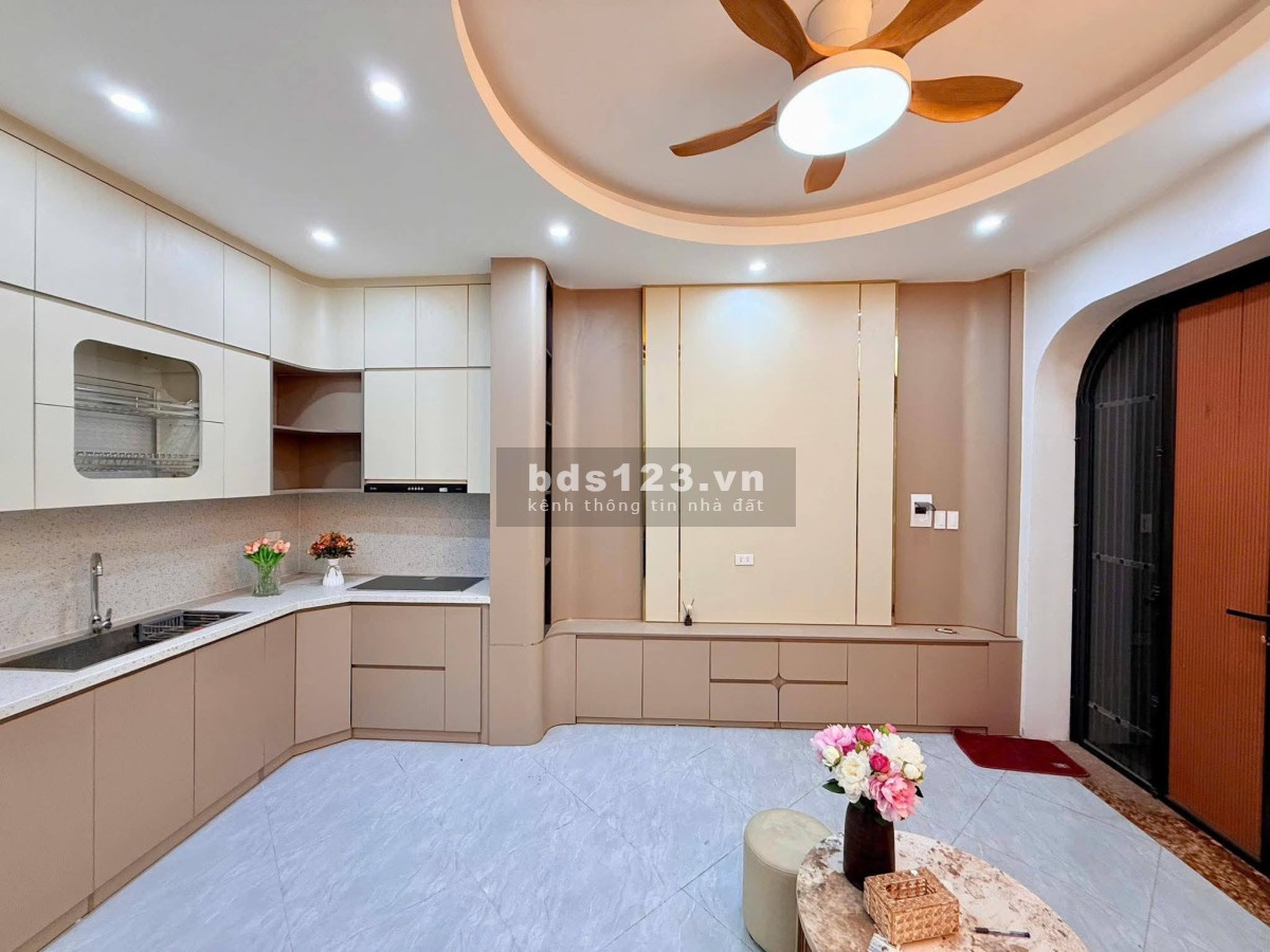 Nhà Đẹp, Ngõ Linh Quang, Đống Đa 31m, 5 tầng, mt 4m, giá 9.6 tỷ.