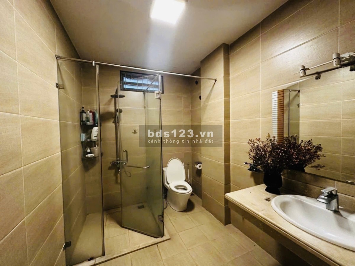 Bán nhà Tôn Đức Thắng, 5 tầng, ở ngay, Cách 30m Mặt phố:…