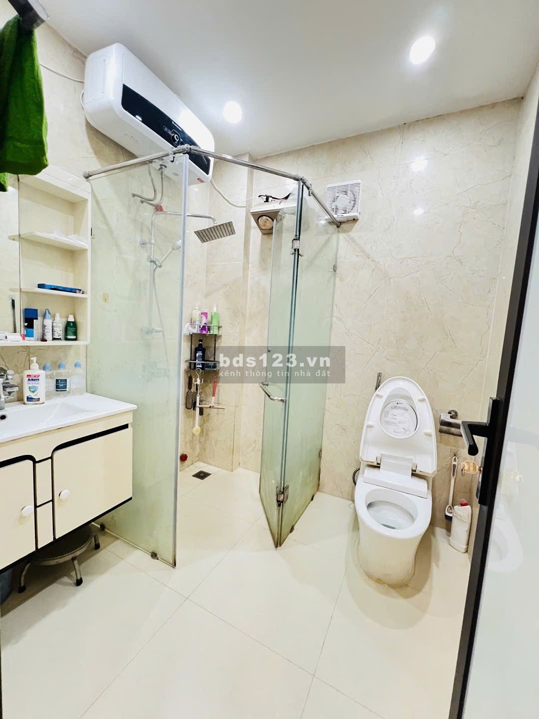 Bán Nhà Đặng Tiến Đông 5 tầng, Sân cổng, cách 30m mặt…