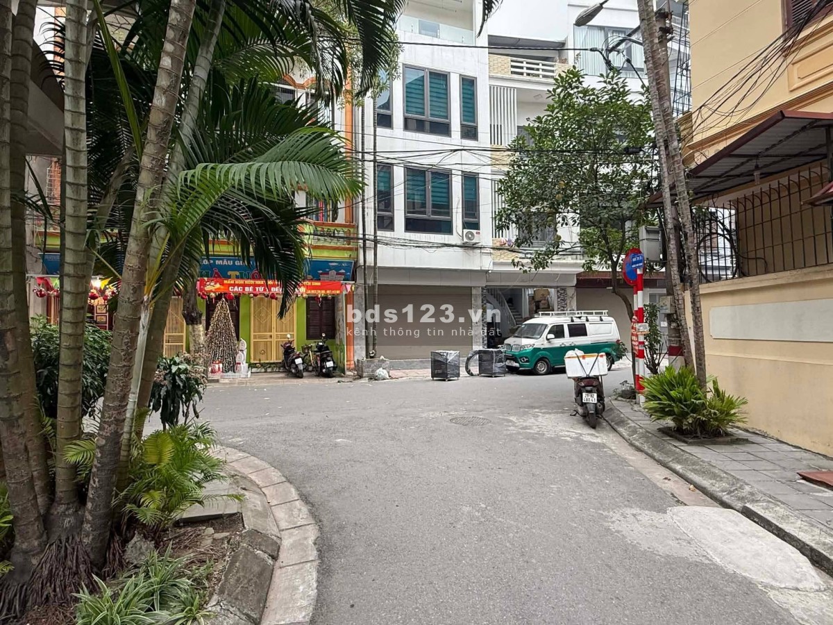 Bán Nhà Kinh Doanh Tam Trinh, Hoàng Mai 97m, 3 tầng, mt 7.5m, giá 33 Tỷ.