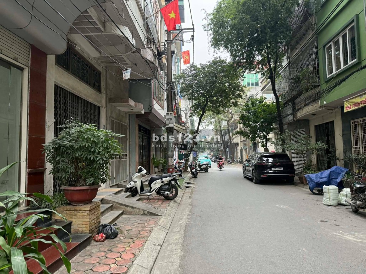 Bán Nhà Kinh Doanh Tam Trinh, Hoàng Mai 97m, 3 tầng, mt 7.5m, giá 33 Tỷ.