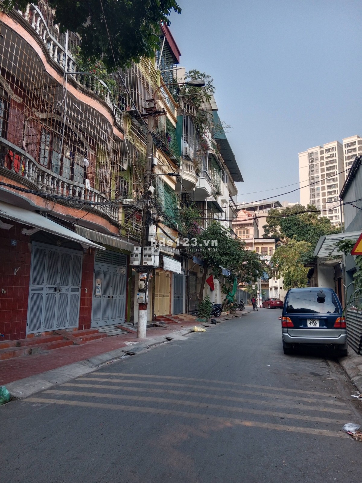 Bán Nhà Kinh Doanh Tam Trinh, Hoàng Mai 97m, 3 tầng, mt 7.5m, giá 33 Tỷ.