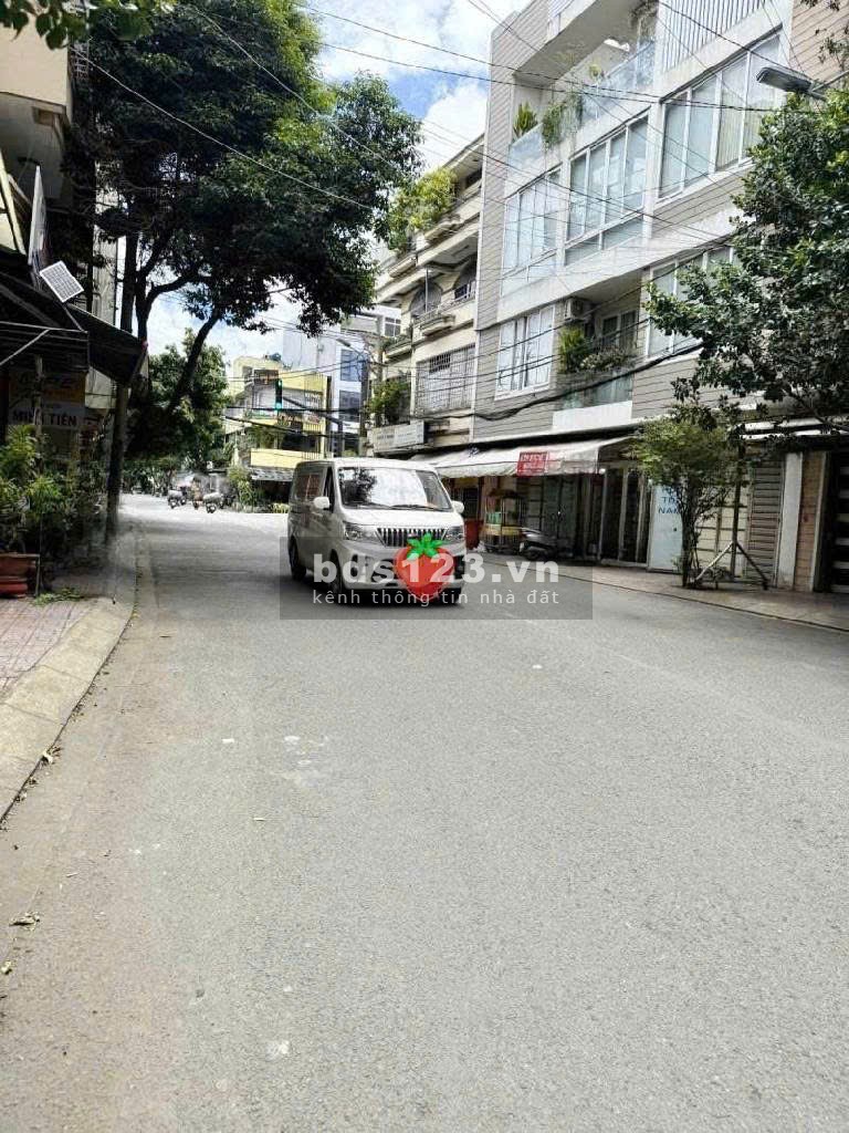 Giảm còn 14,2 tỷ 4,1m x 14m, 3 tầng ngày khu VIP Bàu Cát Phường…