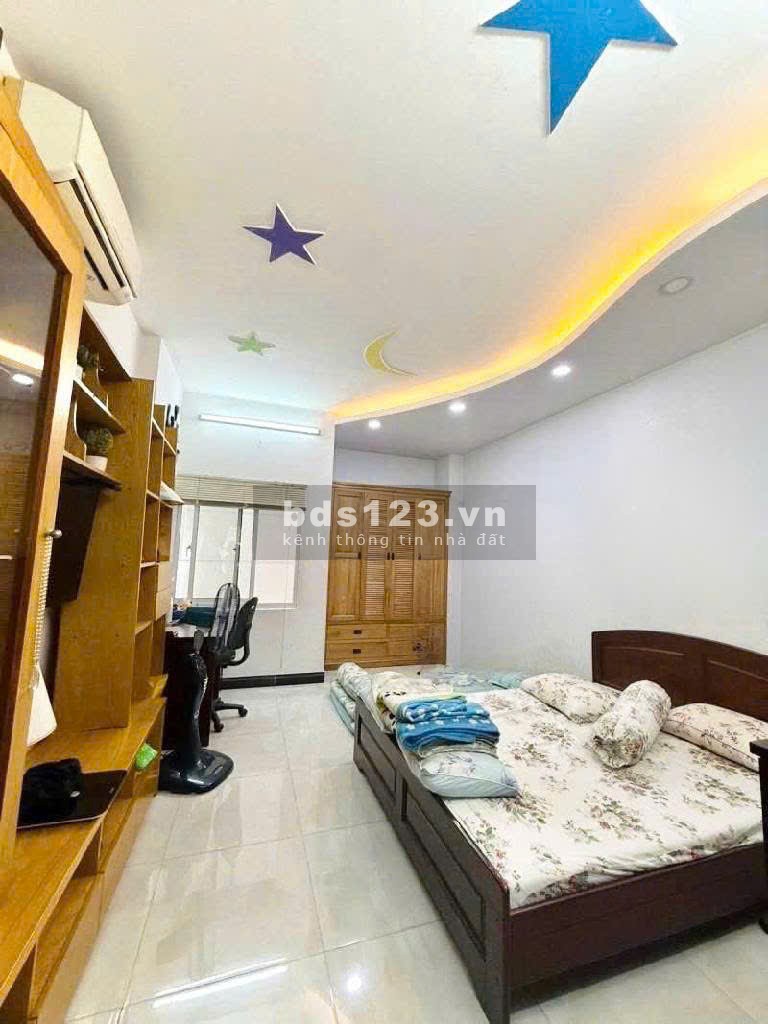 Giảm còn 14,2 tỷ 4,1m x 14m, 3 tầng ngày khu VIP Bàu Cát Phường…