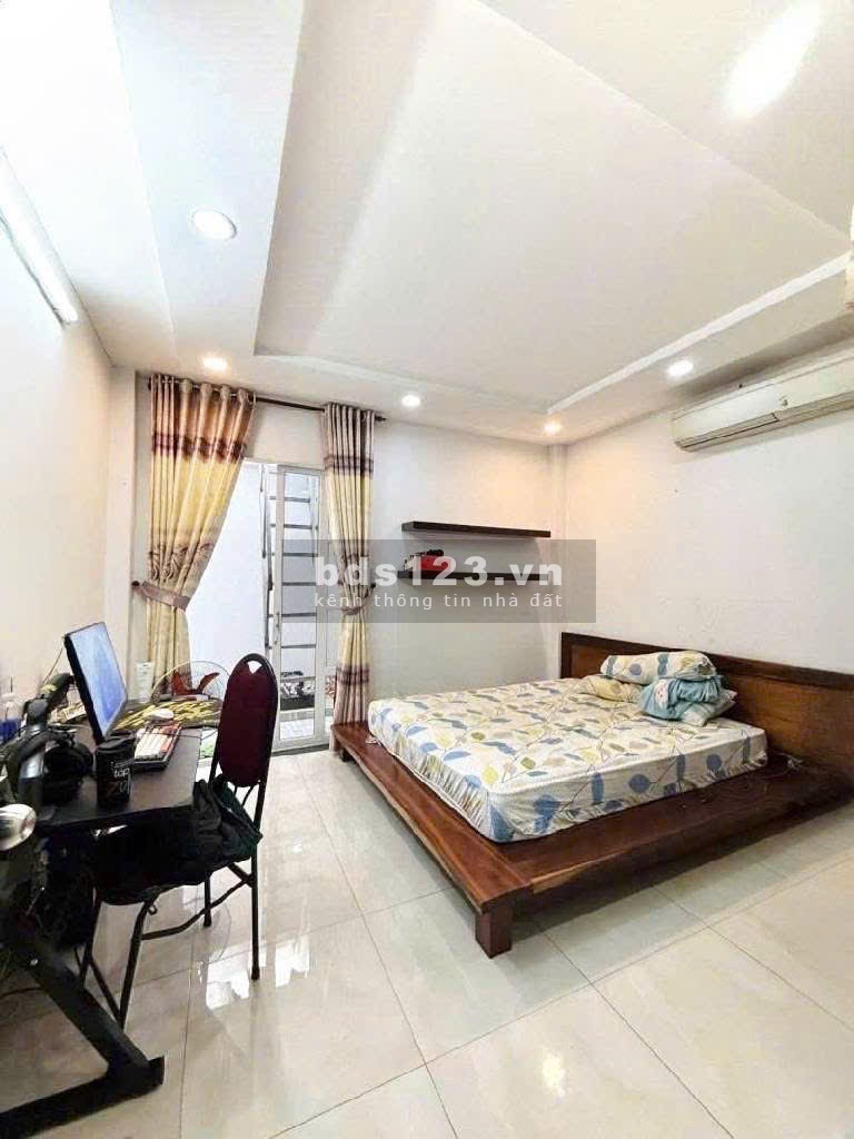 Giảm còn 14,2 tỷ 4,1m x 14m, 3 tầng ngày khu VIP Bàu Cát Phường…