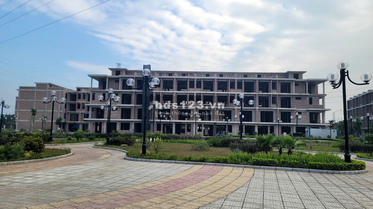 Sóng đã khởi động tại Hồng An Happy House. Bạn chọn cưỡi…