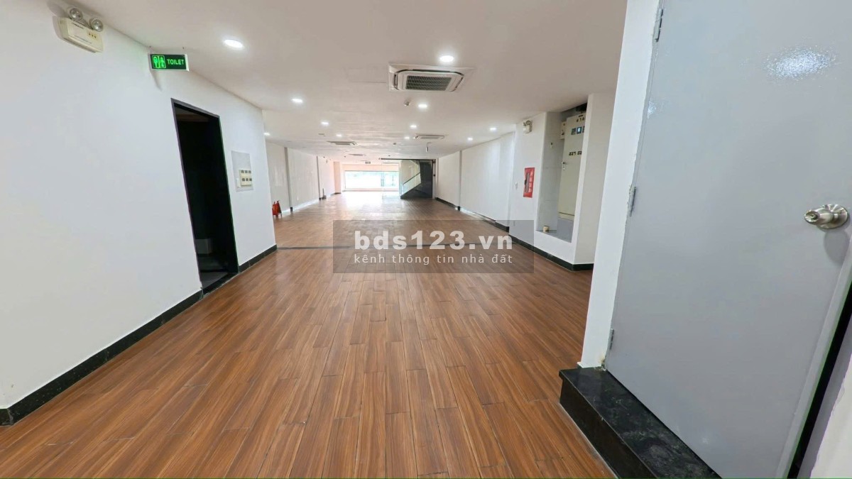 Mặt Bằng Kinh Doanh, Sàn Văn Phòng, Mặt Tiền Rộng Gần Sân Bay