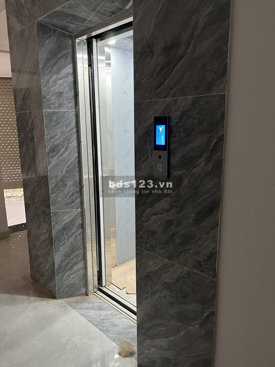 Chính chủ CHO THUÊ PHÒNG TẦNG 4 NHÀ MẶT ĐƯỜNG CÓ THANG MÁY,…