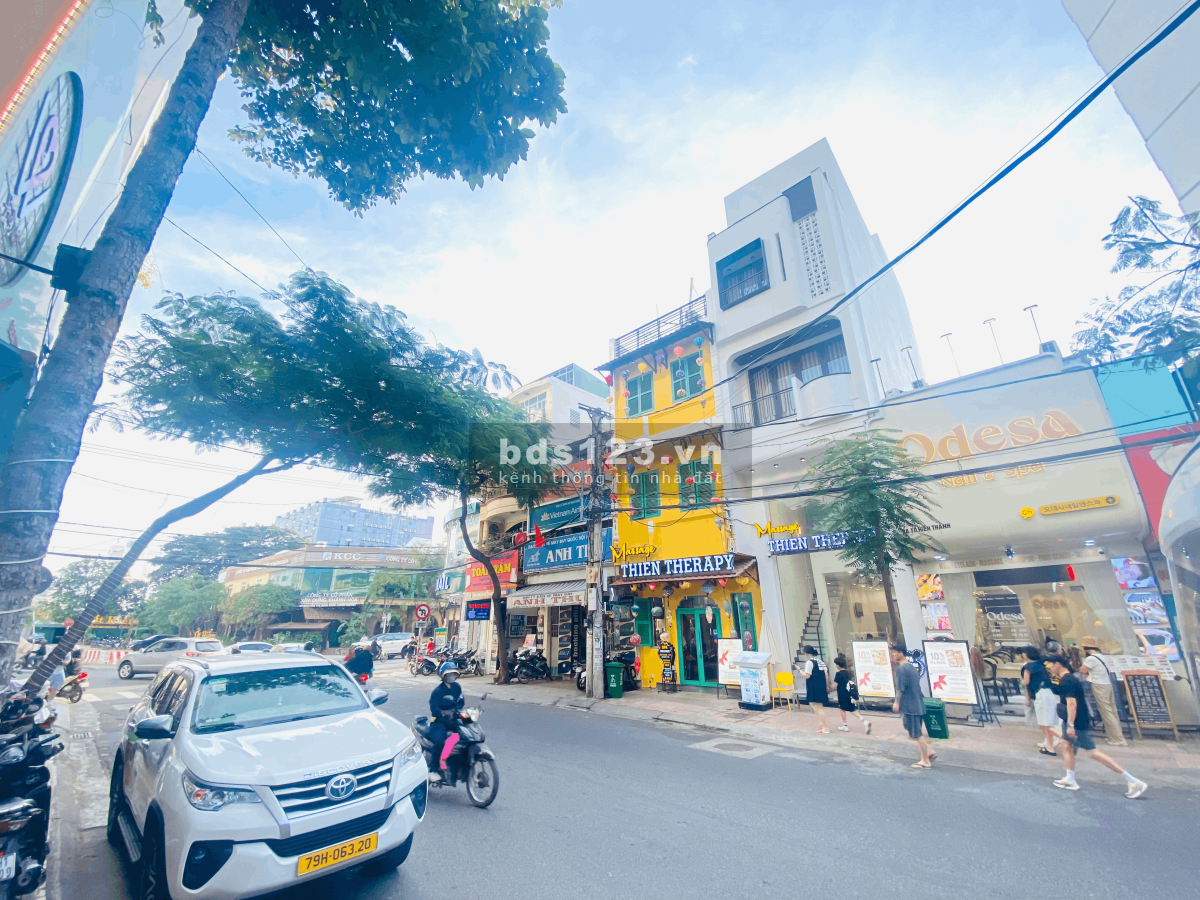 Cho thuê nhà nguyên căn 3 tầng Nha Trang (khu mua sắm sầm uất)