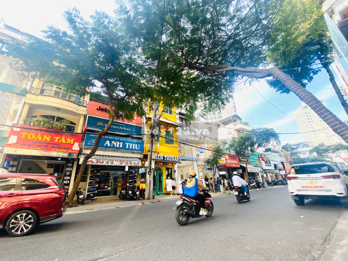 Cho thuê nhà nguyên căn 3 tầng Nha Trang (khu mua sắm sầm uất)