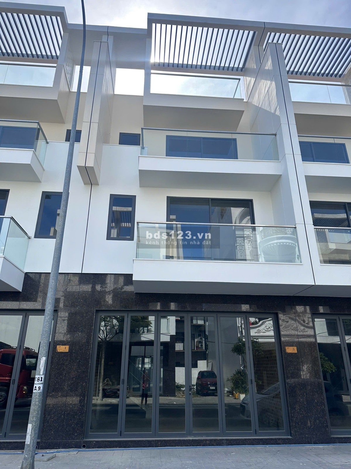 Chỉ 1 căn duy nhất – Nhà phố VCN đường 16m – Hướng Đông…