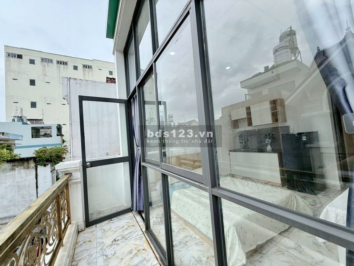 Trống lại siêu phẩm studio có ban công cửa sổ rộng tách bếp có ban công, cửa sổ rộng, decor siêu đẹp