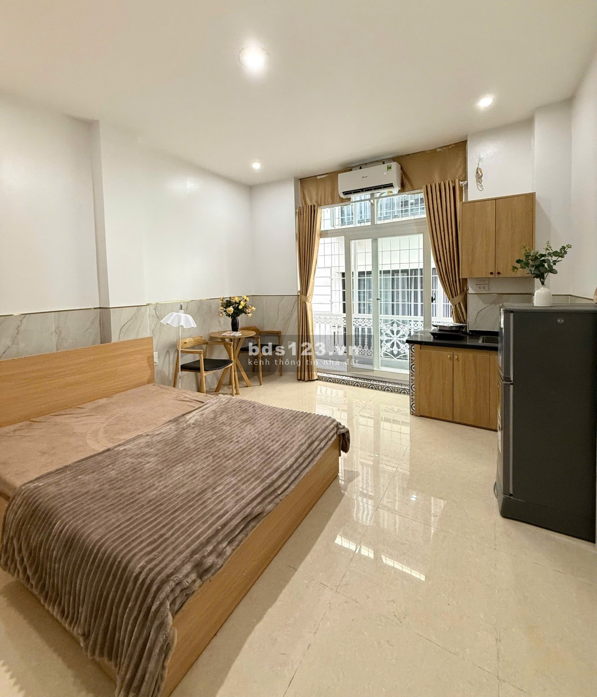 CHO THUÊ PHÒNG BAN CÔNG ĐẸP N DUY HƯNG - GẦN MẶT ĐƯỜNG LỚN