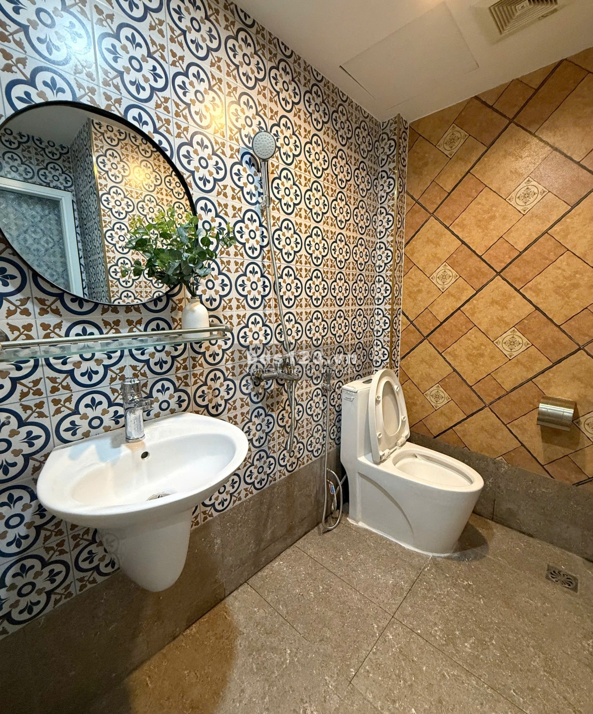 CHO THUÊ PHÒNG BAN CÔNG ĐẸP N DUY HƯNG - GẦN MẶT ĐƯỜNG LỚN